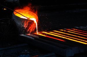 استیل در حال ذوب شدن در دمای بالا